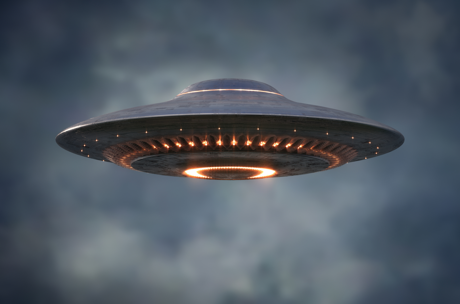 Visitante silencioso: La cámara del timbre captura un OVNI (UFO) deslizándose misteriosamente más allá de las casas de Missouri, dejando a los espectadores maravillados y con un sentimiento de asombro.