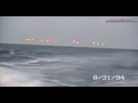 Testigos presenciales informan de 13 OVNIs rodeando a personas en el mar (vídeo)